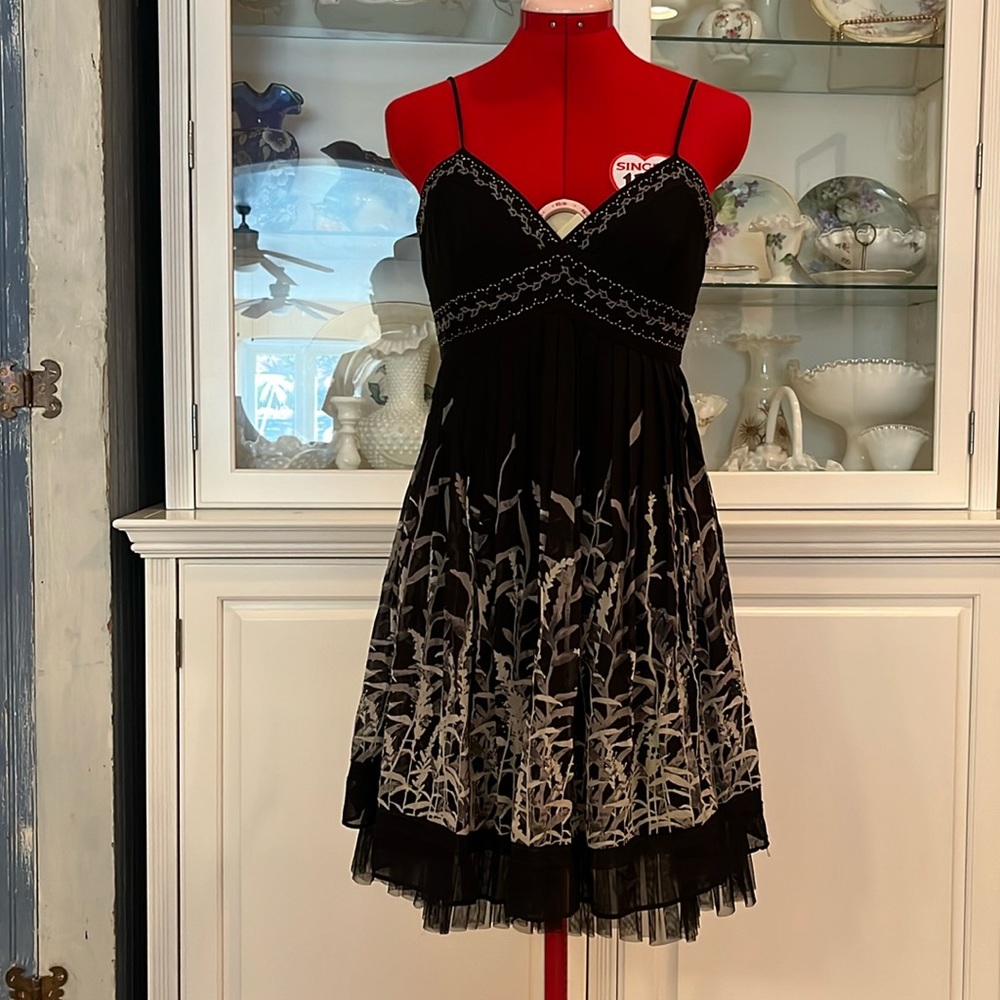 Pretty party dress.  EUC